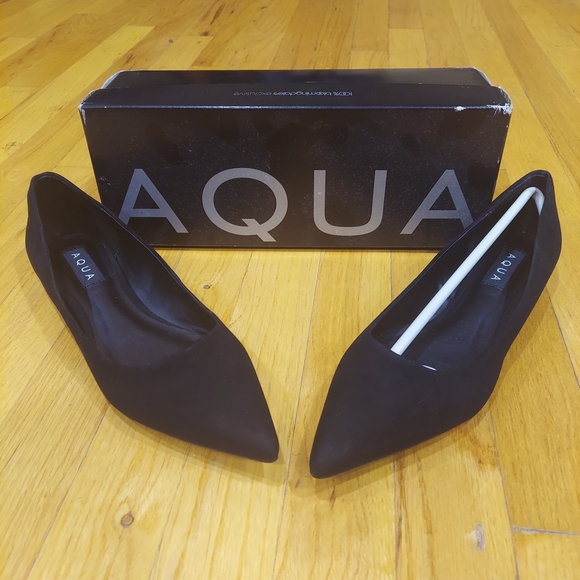 Aqua Shoes - NWT Aqua Women's Sleek Black Sued Flats (Size: 9)